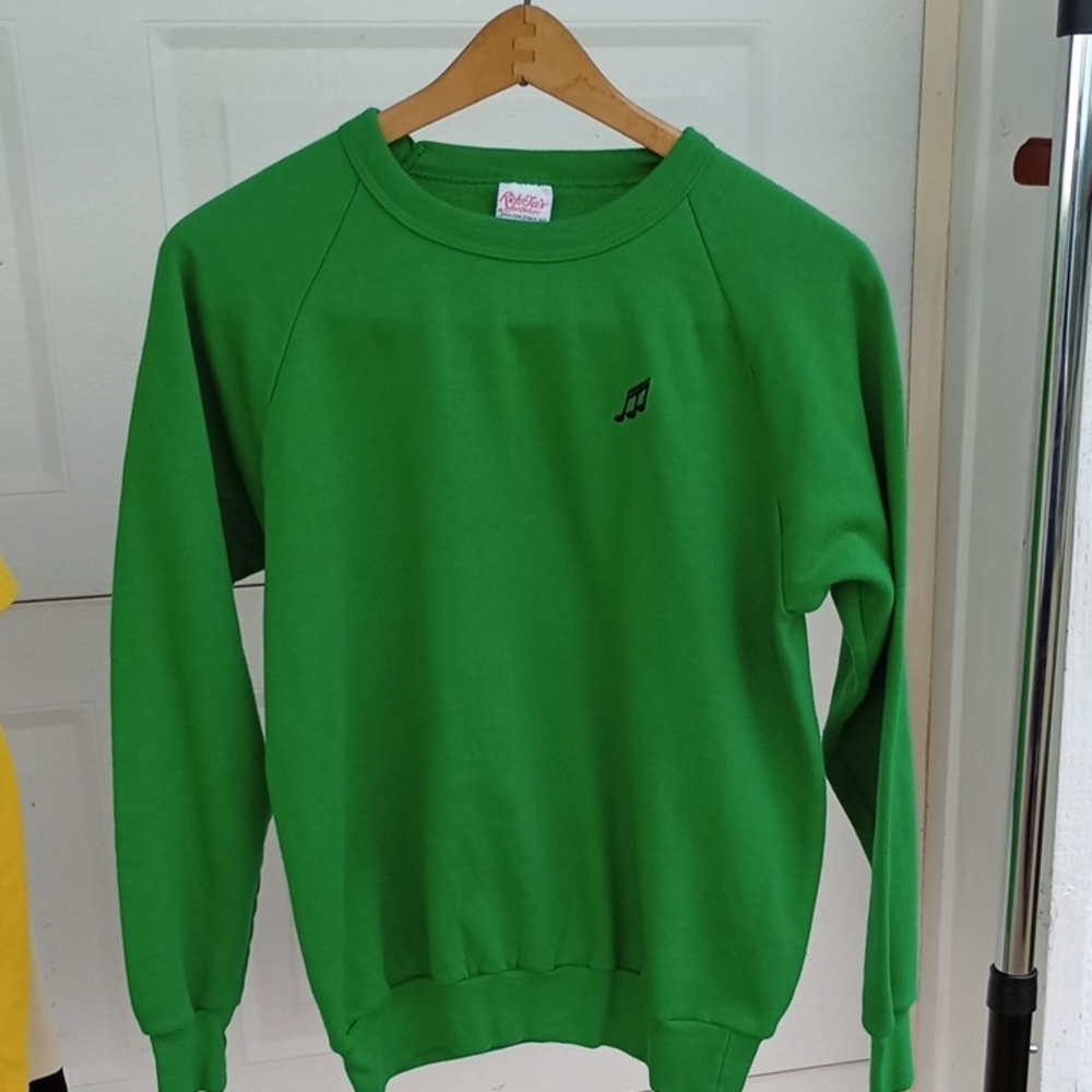 Vintage Rich Tees Sportswear Green Sweatshirt – Minimalist Embroidered Note